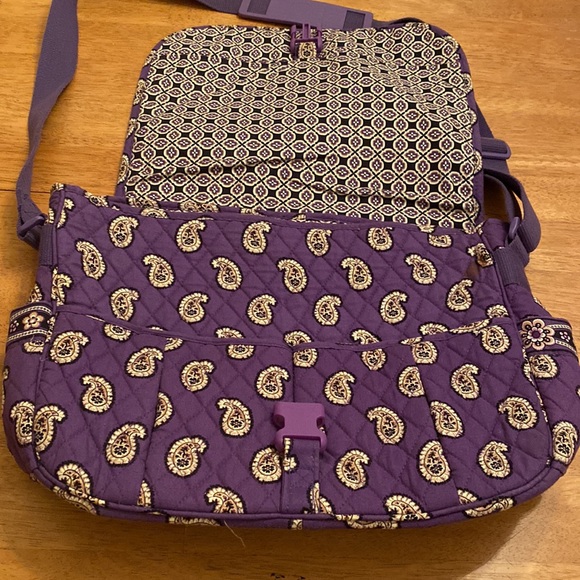 Vera Bradley messenger bag purple paisley design very nice lots of pockets nice - Picture 2 of 16